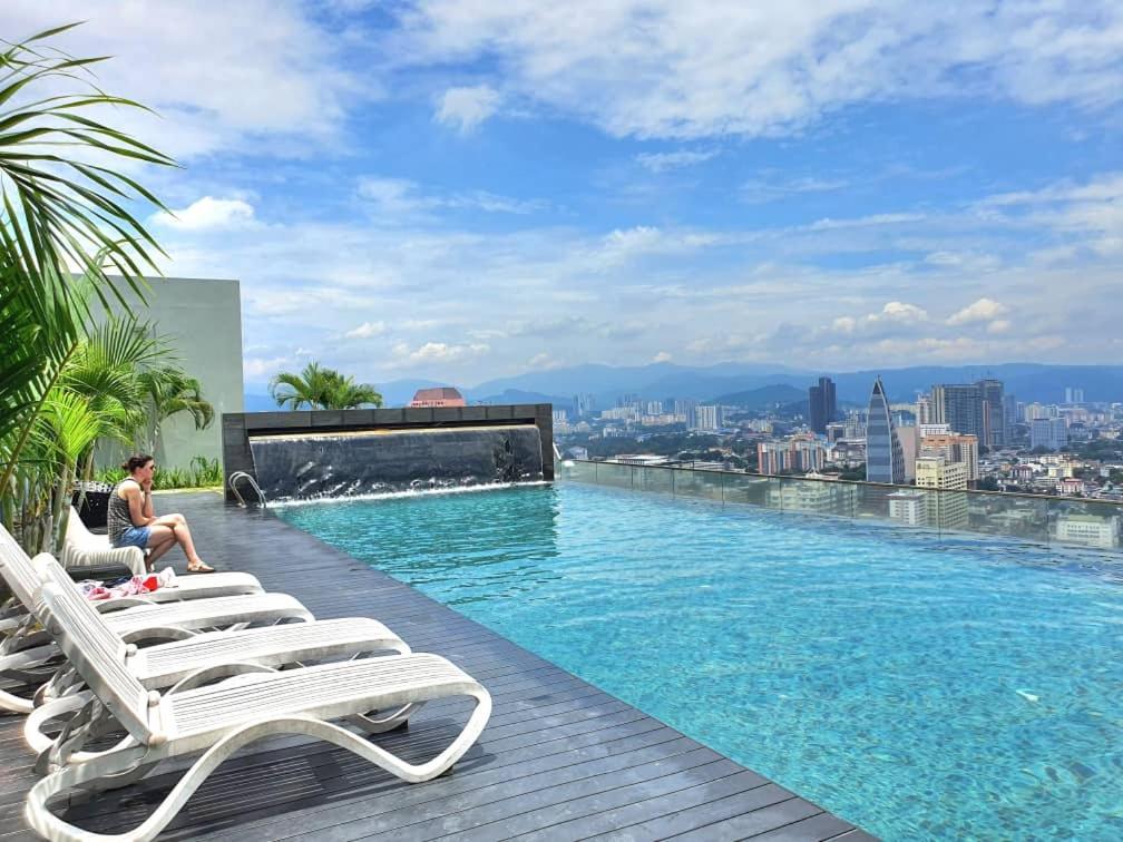Regalia Suites Klcc View Rooftop Infinity Pool By Angkasa Homes Kuala Lumpur Zewnętrze zdjęcie