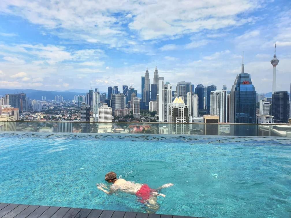 Regalia Suites Klcc View Rooftop Infinity Pool By Angkasa Homes Kuala Lumpur Zewnętrze zdjęcie