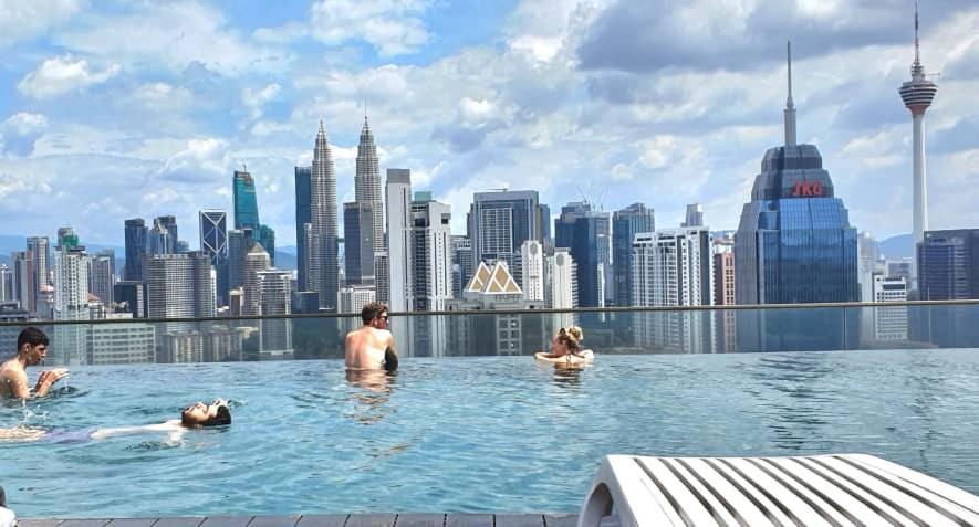 Regalia Suites Klcc View Rooftop Infinity Pool By Angkasa Homes Kuala Lumpur Zewnętrze zdjęcie