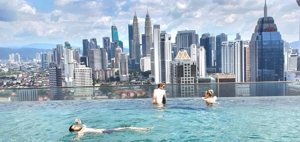 Regalia Suites Klcc View Rooftop Infinity Pool By Angkasa Homes Kuala Lumpur Zewnętrze zdjęcie