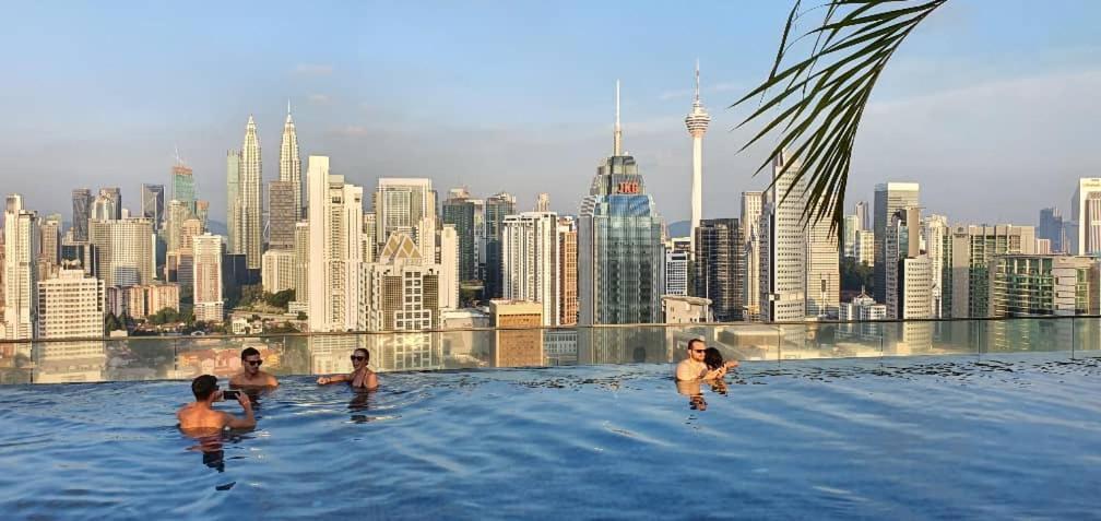 Regalia Suites Klcc View Rooftop Infinity Pool By Angkasa Homes Kuala Lumpur Zewnętrze zdjęcie